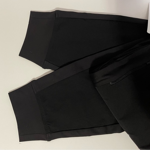 NWT Women’s Athleta Headlands Hybrid Jogger. - Picture 6 of 6
